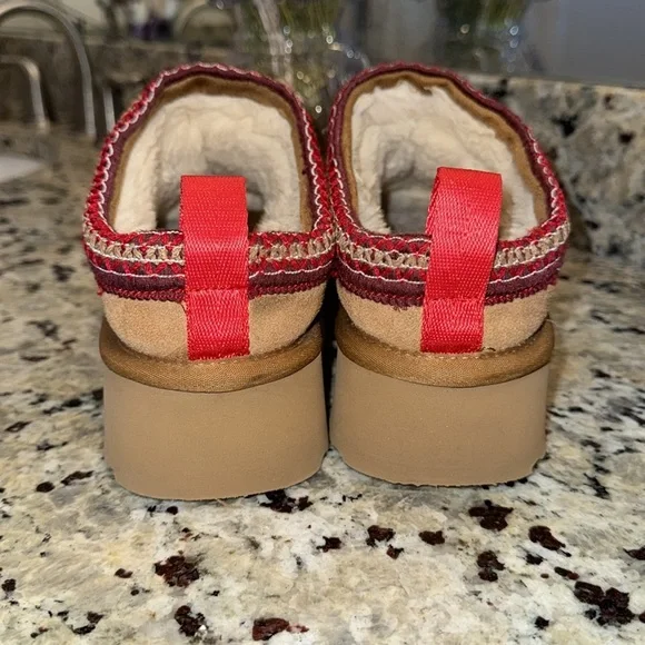 UGG TAZZ Suede Slip-On Shoes with Red Trim SIZE 6❤️🤎❤️ - Picture 4 of 9